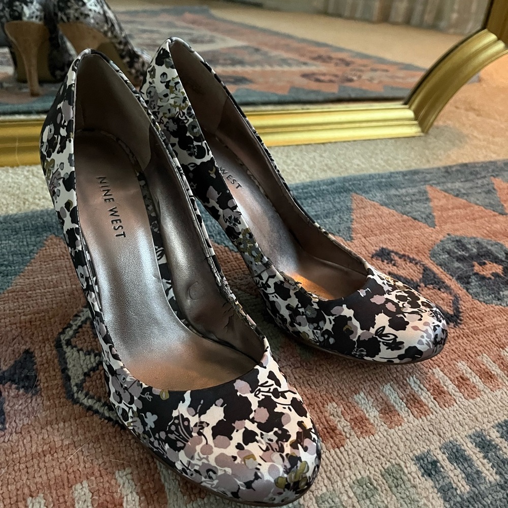 Nine West monochrome floral pumps